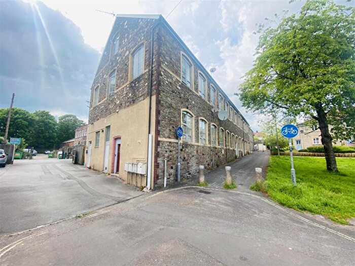 2 Bedroom Flat To Rent In B Hudds Vale Road, Bristol, BS5