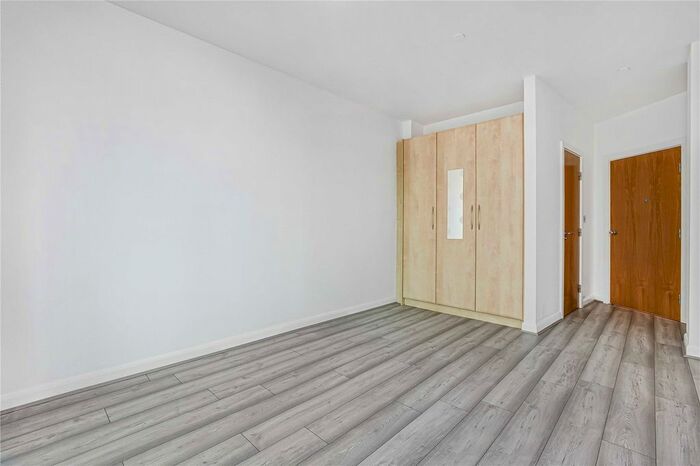 3 Bedroom Flat To Rent In Cavalier House, - Uxbridge Road, Ealing, W5