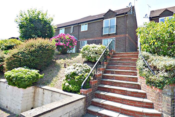 2 Bedroom Flat To Rent In Castleview Gardens, High Wycombe, HP12