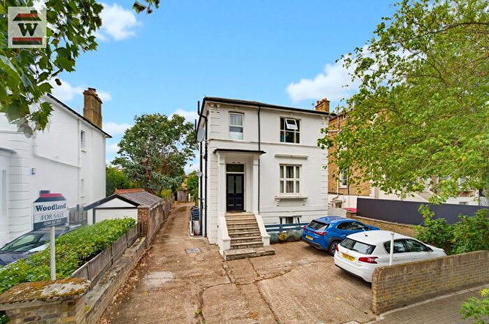 2 Bedroom Flat For Sale In The Grove, Isleworth, TW7