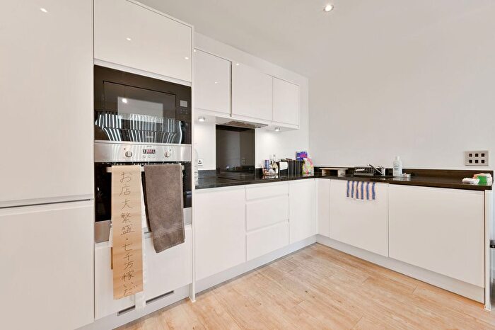 2 Bedroom Flat For Sale In Lakeside Drive, Park Royal, London, NW10