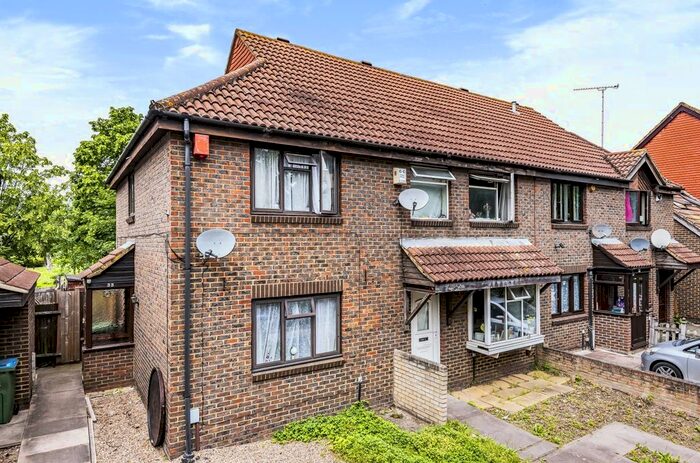 2 Bedroom End Of Terrace House To Rent In Goldfinch Road, London, SE28