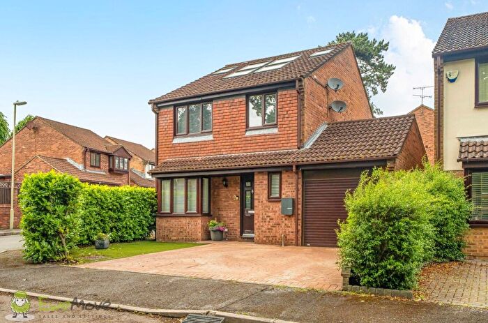 5 Bedroom Detached House For Sale In Brackenwood Drive, Tadley, Hampshire, RG26