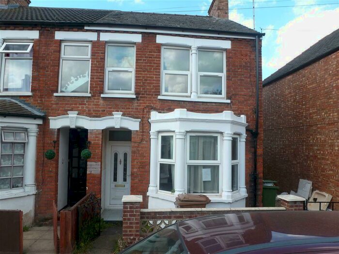 3 Bedroom Semi-Detached House To Rent In Oakroyd Crescent, Wisbech, PE13