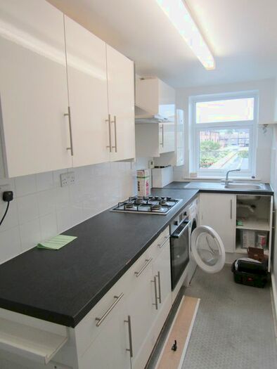 2 Bedroom Flat To Rent In Roman Road, London, E2