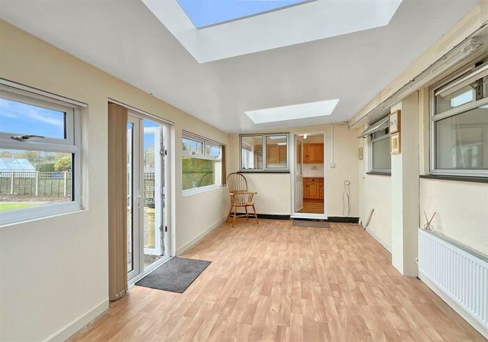 3 Bedroom Bungalow For Sale In Riverway, South Cerney, GL7
