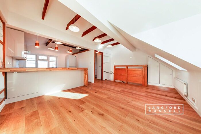 2 Bedroom Flat To Rent In Station Road West Wickham, BR4