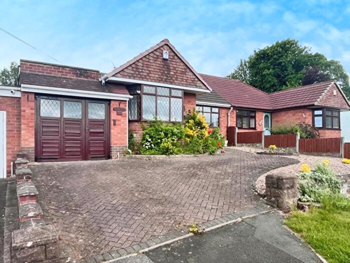 2 Bedroom Semi-Detached Bungalow To Rent In Woodbank Road, Dudley, DY3