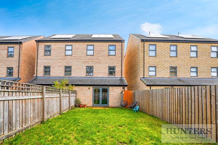 4 Bedroom Semi Detached House For Sale In Voysey Avenue, Castleford, WF10