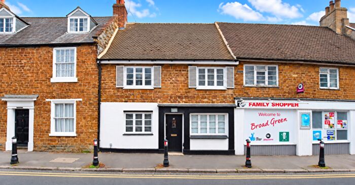 2 Bedroom Character Property For Sale In , Broad Green, Wellingborough, NN8