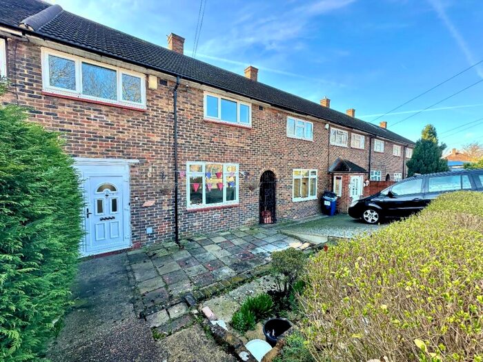 3 Bedroom Terraced House To Rent In Petersfield Avenue, Romford, RM3