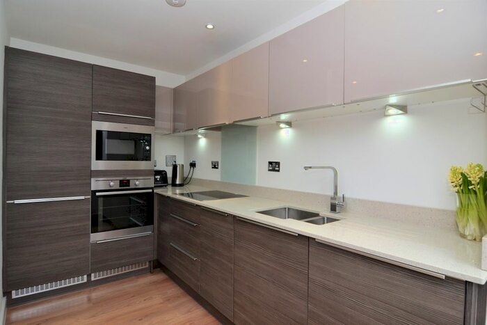 2 Bedroom Flat To Rent In London Road, Twickenham, UK TW1