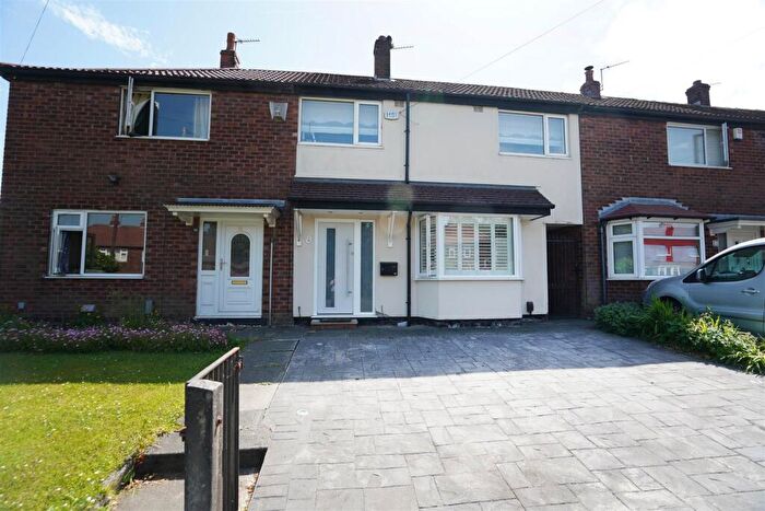 3 Bedroom Town House For Sale In Crossdale Road, Breightmet, Bolton, BL2
