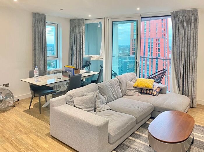 2 Bedroom Flat To Rent In Wandsworth Road, London, SW8