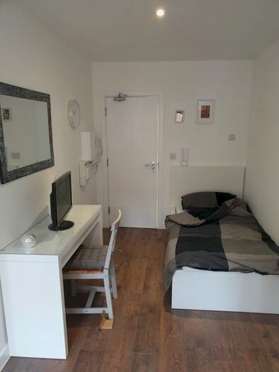 Studio To Rent In High Street, Croydon, CR0