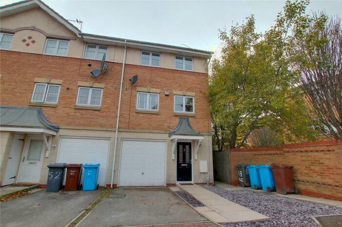 3 Bedroom End Of Terrace House To Rent In Philip Larkin Close, Hull, HU6