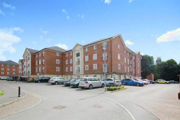 2 Bedroom Flat To Rent In Brunel Crescent, Town Centre, SN2