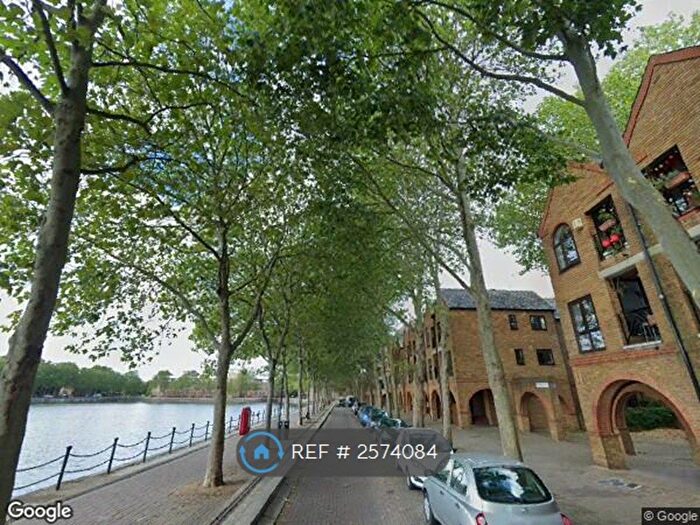 2 Bedroom Flat To Rent In Brunswick Quay, London, SE16