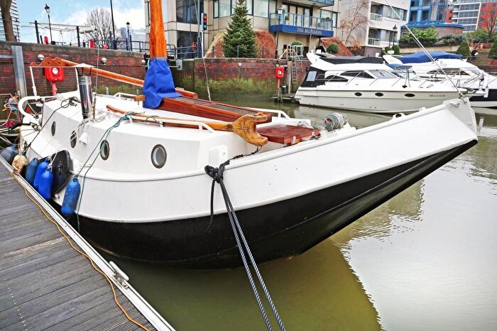 1 Bedroom House Boat For Sale In Chelsea Harbour, Chelsea, SW10