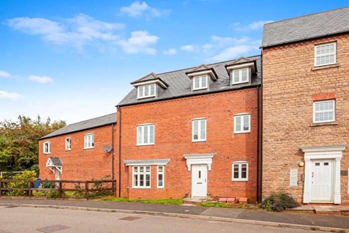 2 Bedroom Apartment To Rent In Winter Gardens Way, Banbury, OX16