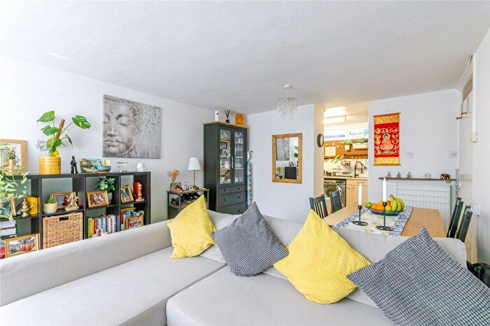 1 Bedroom Maisonette For Sale In Dovedale Close, Harefield, Uxbridge, UB9