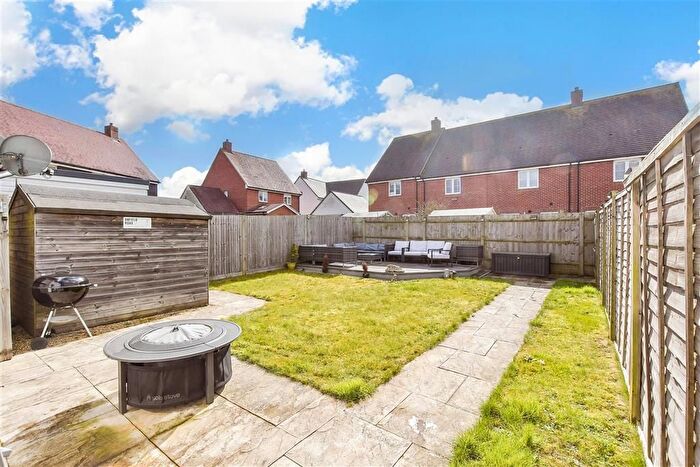 3 Bedroom Semi-detached House For Sale In Ryeland Way, Ashford, Kent, TN25