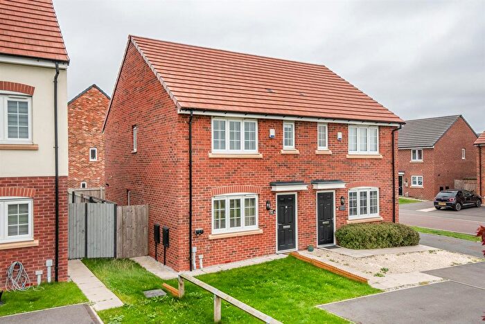 3 Bedroom Semi Detached House For Sale In Goldcrest Avenue, Leyland, PR26