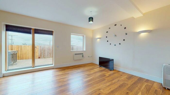 2 Bedroom Flat To Rent In Chingford Mount Road, E4