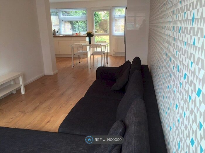 4 Bedroom Terraced House To Rent In Windrush Way, Maidenhead, SL6