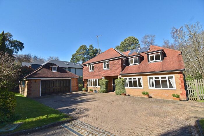 5 Bedroom Detached House To Rent In Beech Close, Cobham, KT11