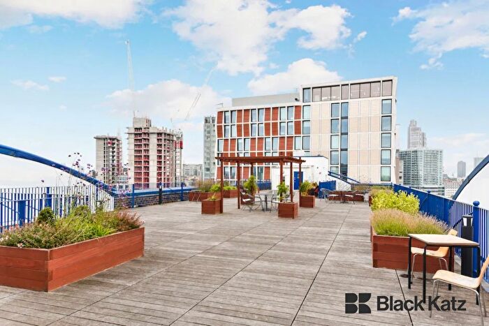 1 Bedroom Flat To Rent In The Skyline Plaza Commercial Road, Aldgate East, E1
