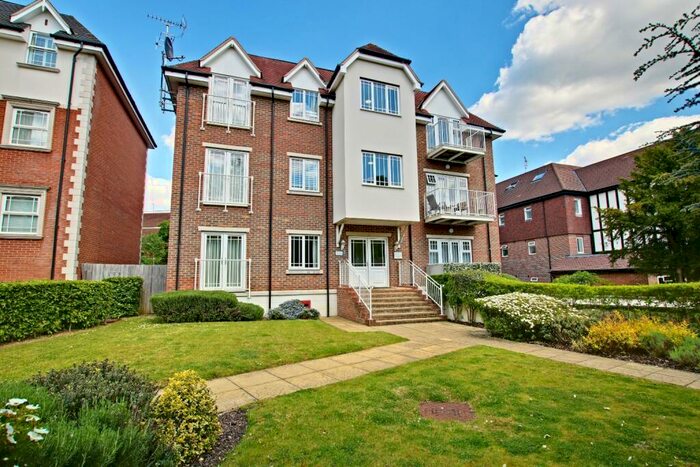 2 Bedroom Apartment To Rent In Beckenham Grove, Bromley, BR2