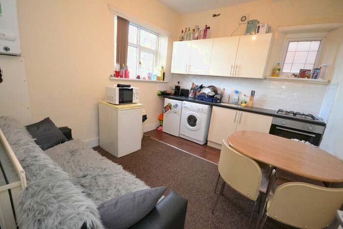 2 Bedroom Flat To Rent In Derby Road, Lenton, Nottingham NG7