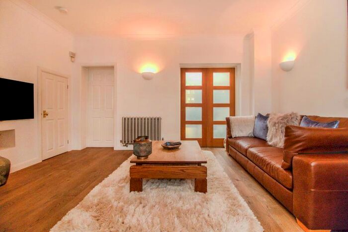 2 Bedroom Terraced House For Sale In Albert Mews Limehouse, E14