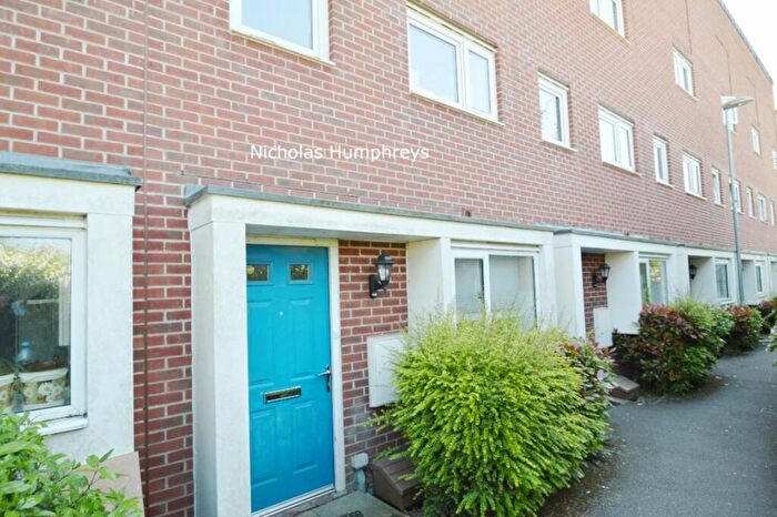 5 Bedroom House To Rent In Aviation Avenue, AL10