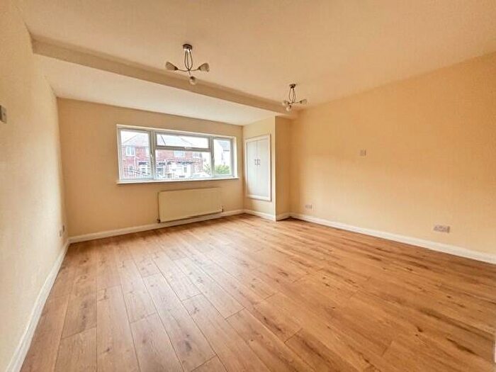 5 Bedroom Semi-Detached House To Rent In Victoria Road, Kirkby In Ashfield, NG17