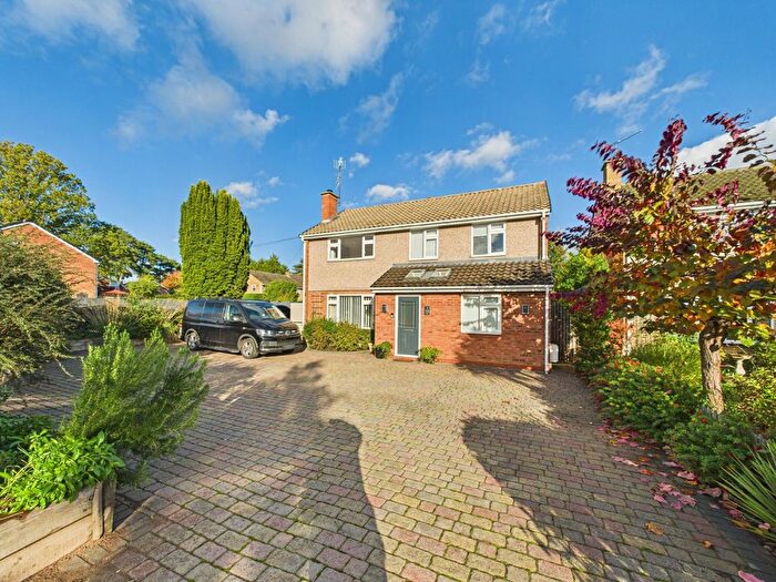 4 Bedroom Detached House For Sale In Hallow Road, Worcester, Worcestershire, WR2