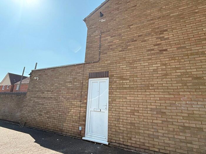 2 Bedroom Flat To Rent In Wolsey Road, Stowmarket, Suffolk, IP14