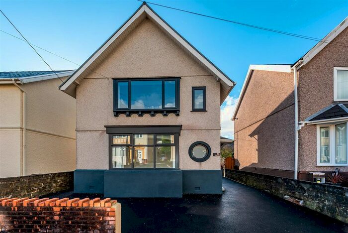 3 Bedroom Detached House To Rent In Faraday Road, Clydach, Swansea, SA6