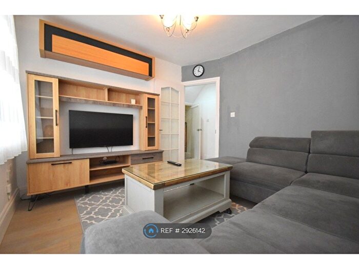 2 Bedroom Terraced House To Rent In De'arn Gardens, Mitcham, CR4