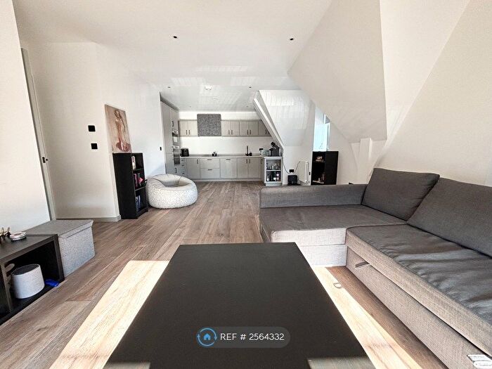 2 Bedroom Flat To Rent In Swaker Yard, Borehamwood, WD6