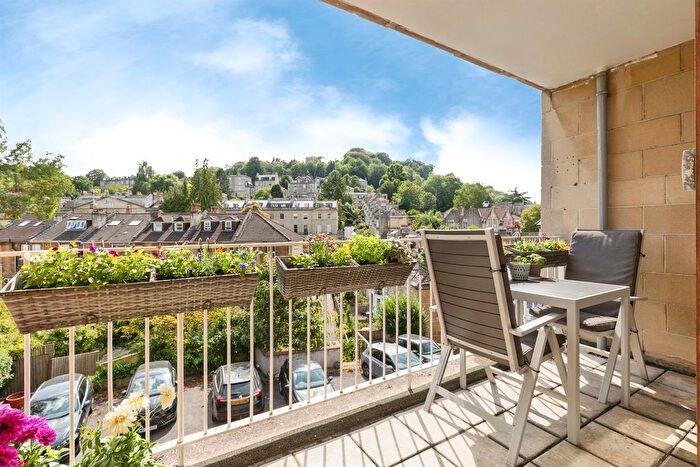 2 Bedroom Flat For Sale In Widcombe Hill, Bath, BA2