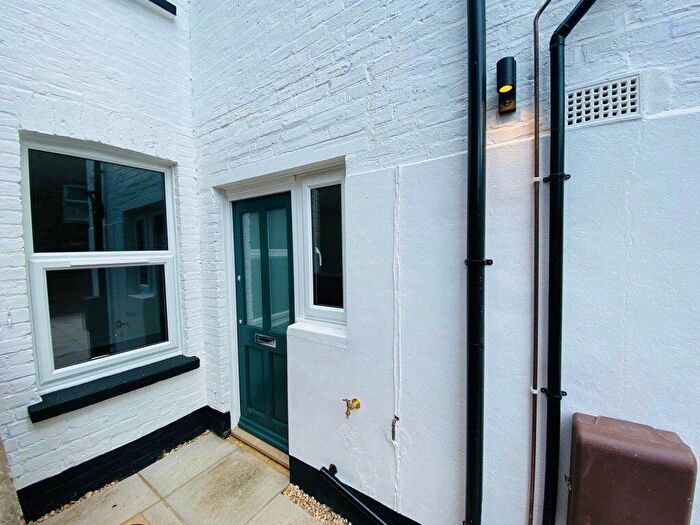 1 Bedroom Flat To Rent In William Street, PO21