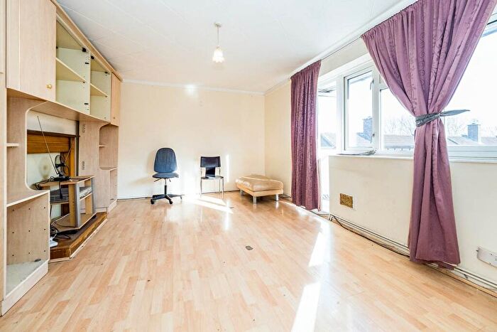 2 Bedroom Apartment For Sale In South Molton Road, London, E16