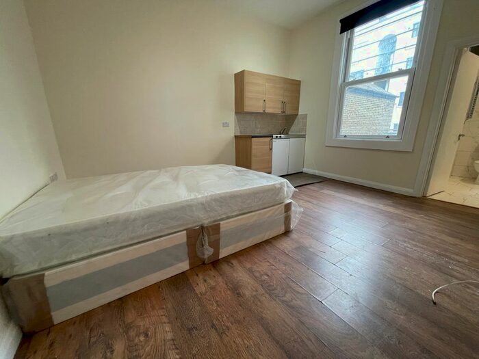 Studio To Rent In Cazenove Road, London, N16