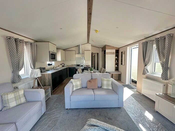 2 Bedroom Mobile/park Home For Sale In Corton, NR32