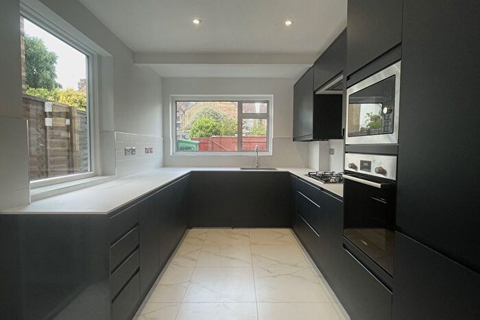 3 Bedroom Town House To Rent In Bruce Grove, Watford, WD24
