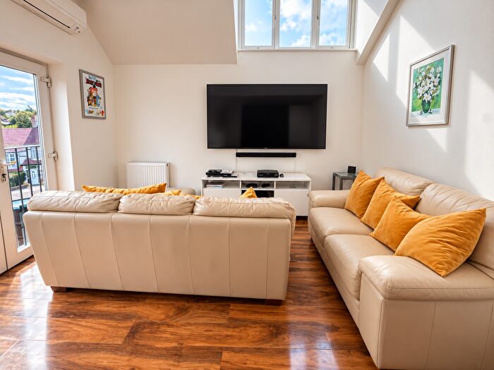 3 Bedroom Semi-detached House To Rent In Ridgeway Avenue, Barnet, EN4