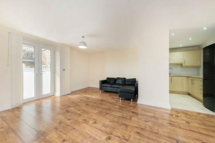 2 Bedroom Flat To Rent In Mitcham Road, Tooting, SW17