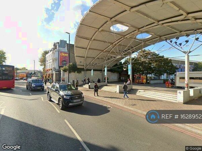 3 Bedroom Penthouse To Rent In Roman House, London, SE15